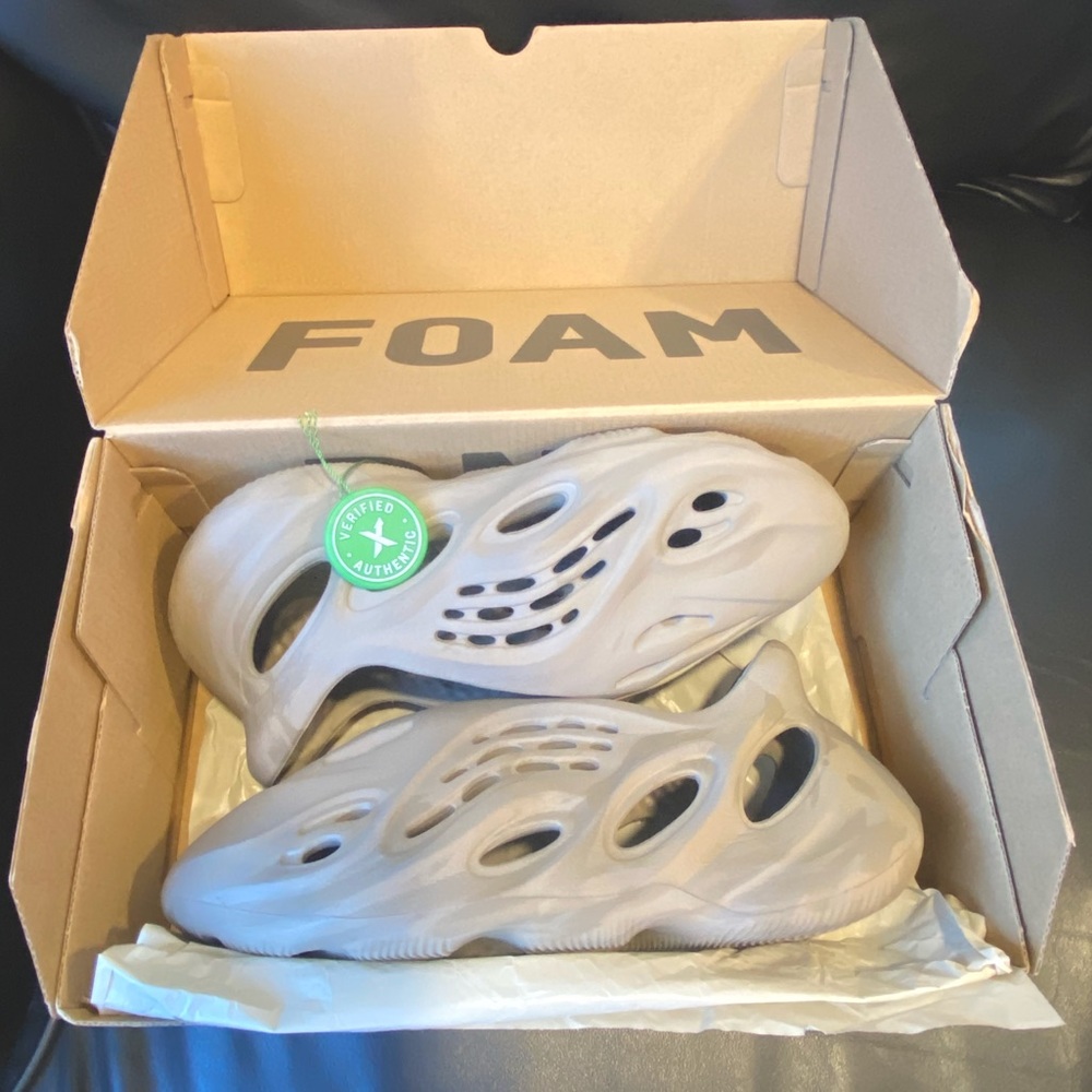 NICE!!! Adidas Yezzy Foam RNNR Stone Sage